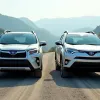 史上最狂休旅車對決！Subaru Forester VS Toyota RAV4：四驅窮光蛋還是前驅高富帥？